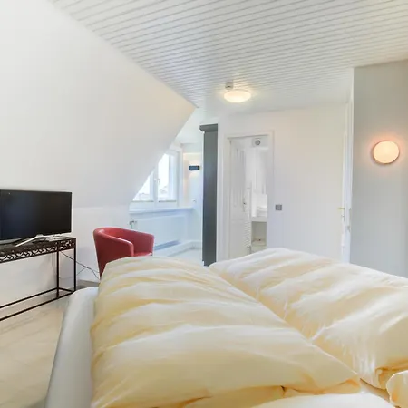 Haus Am F2 *
